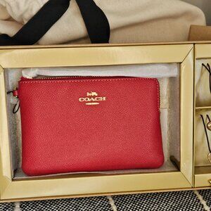 Coach Corner Zip Wristlet with Charms Boxed Gift Set CF359 Red - new in box